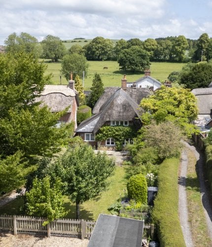 New Forest Escapes - Cruck Cottage